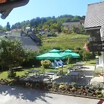 Casa de hóspedes & Preseren 3*