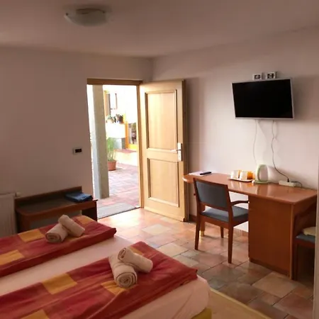 & Preseren בית הארחה