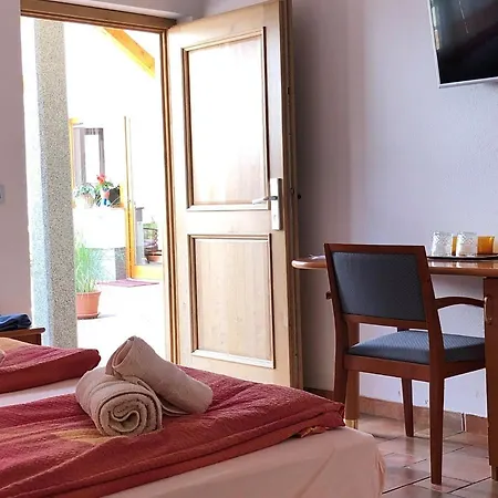 & Preseren בית הארחה