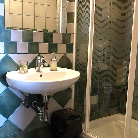 & Preseren בית הארחה