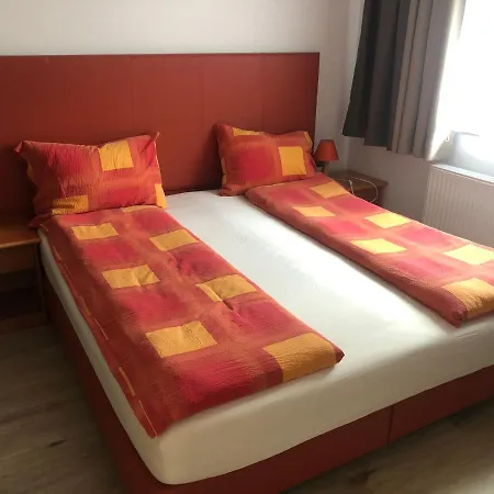 & Preseren בית הארחה 3*