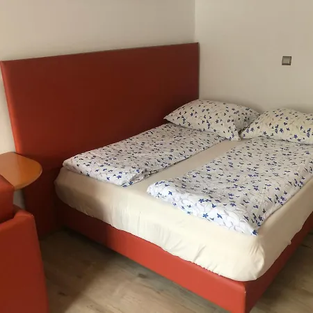 & Preseren 3* בלד