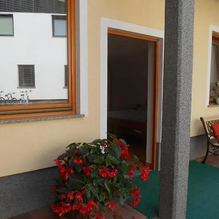 & Preseren בית הארחה