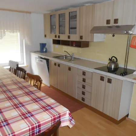 & Preseren בית הארחה 3*